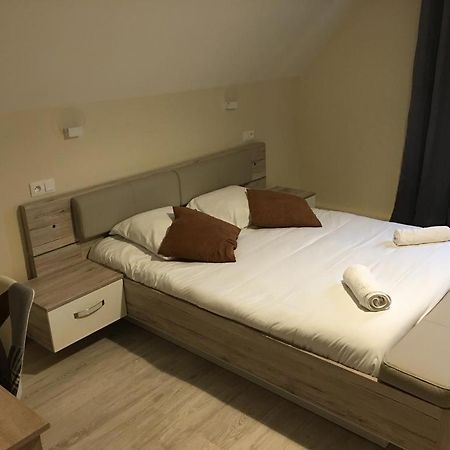 פורז'-לז-או Au Charme Du Lac Piscine & Spa 2 מראה חיצוני תמונה