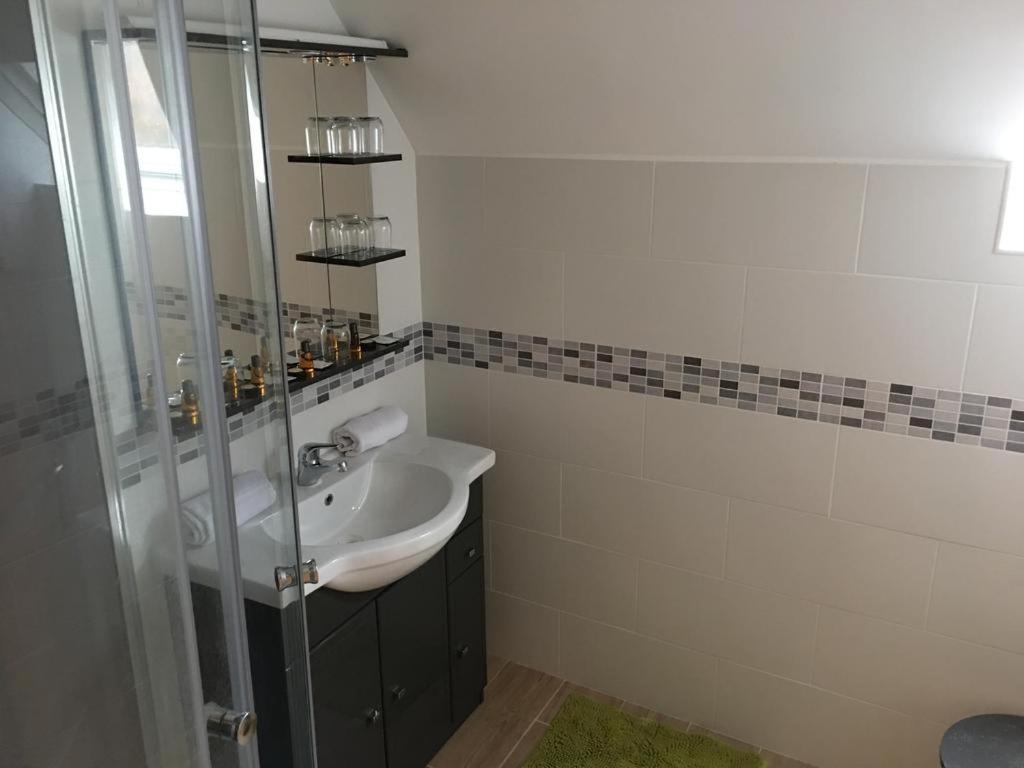 פורז'-לז-או Au Charme Du Lac Piscine & Spa 2 מראה חיצוני תמונה